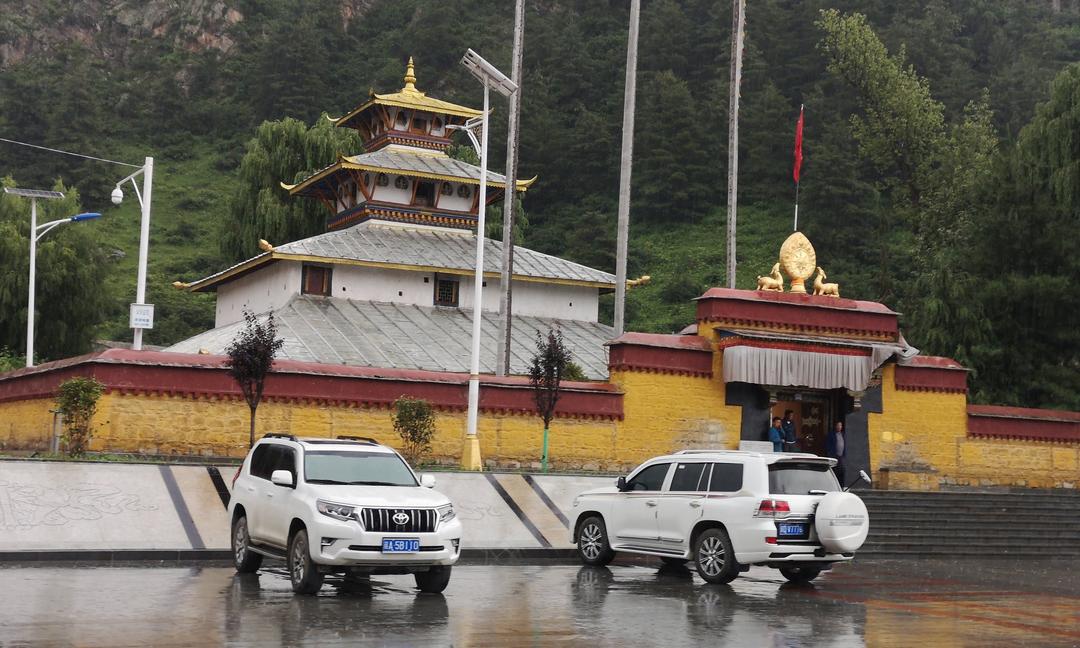 Lhasa to Kathmandu Overland Tour - 07 Days