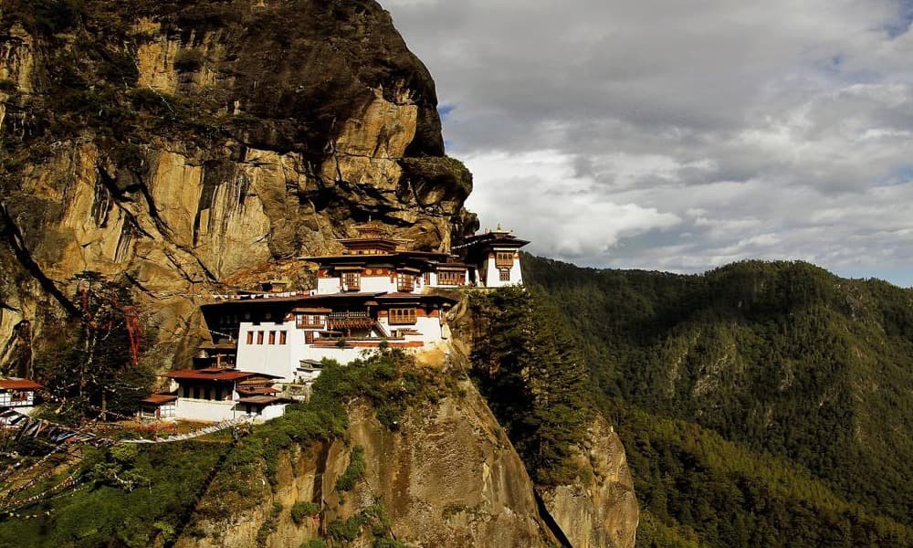 Unique Bhutan Tour : A Blend of Cultural Journey into the Mountainous Gem